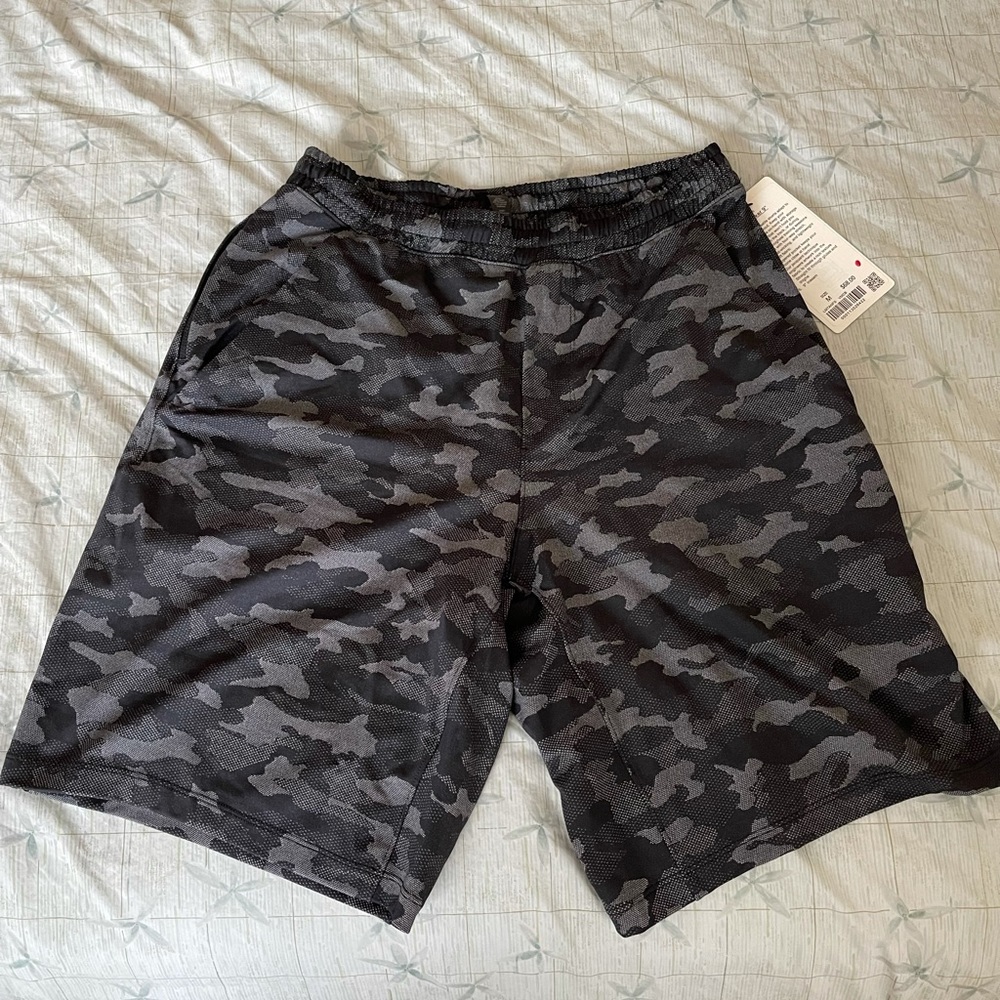 Lululemon Mens Pace breaker M 9” LL Black/Gray